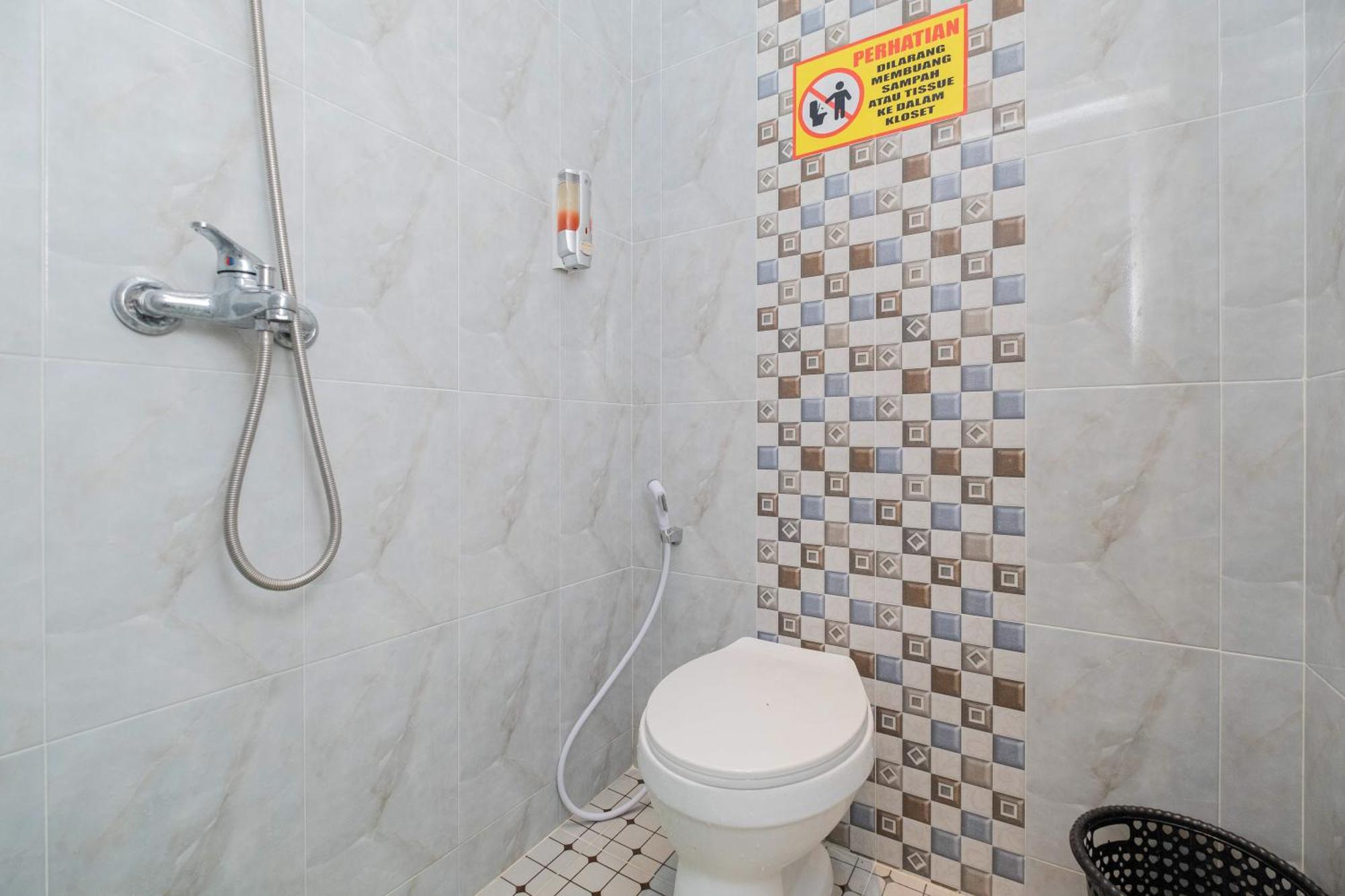 Sans Wm Hotel Blitar Extérieur photo