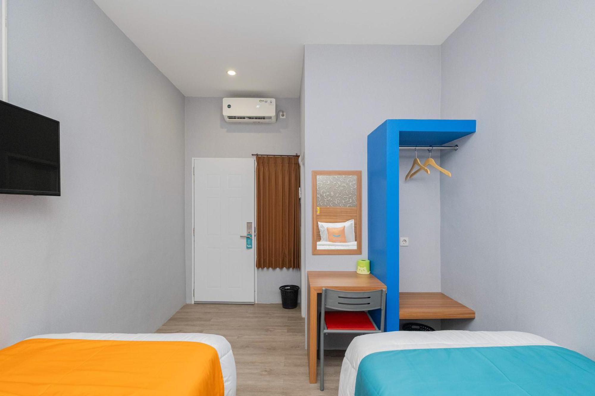 Sans Wm Hotel Blitar Extérieur photo