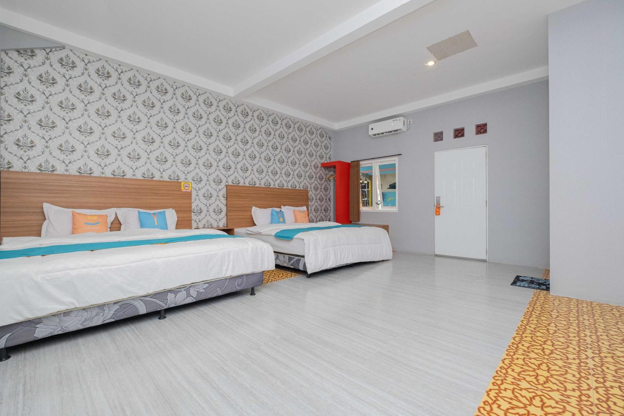 Sans Wm Hotel Blitar Extérieur photo