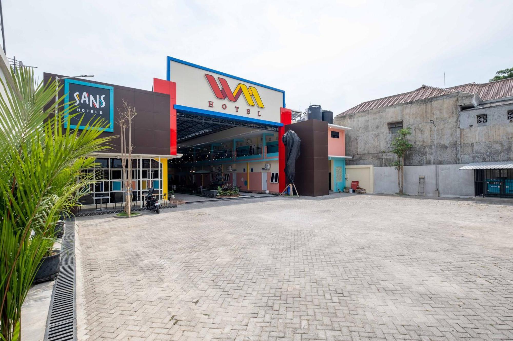 Sans Wm Hotel Blitar Extérieur photo