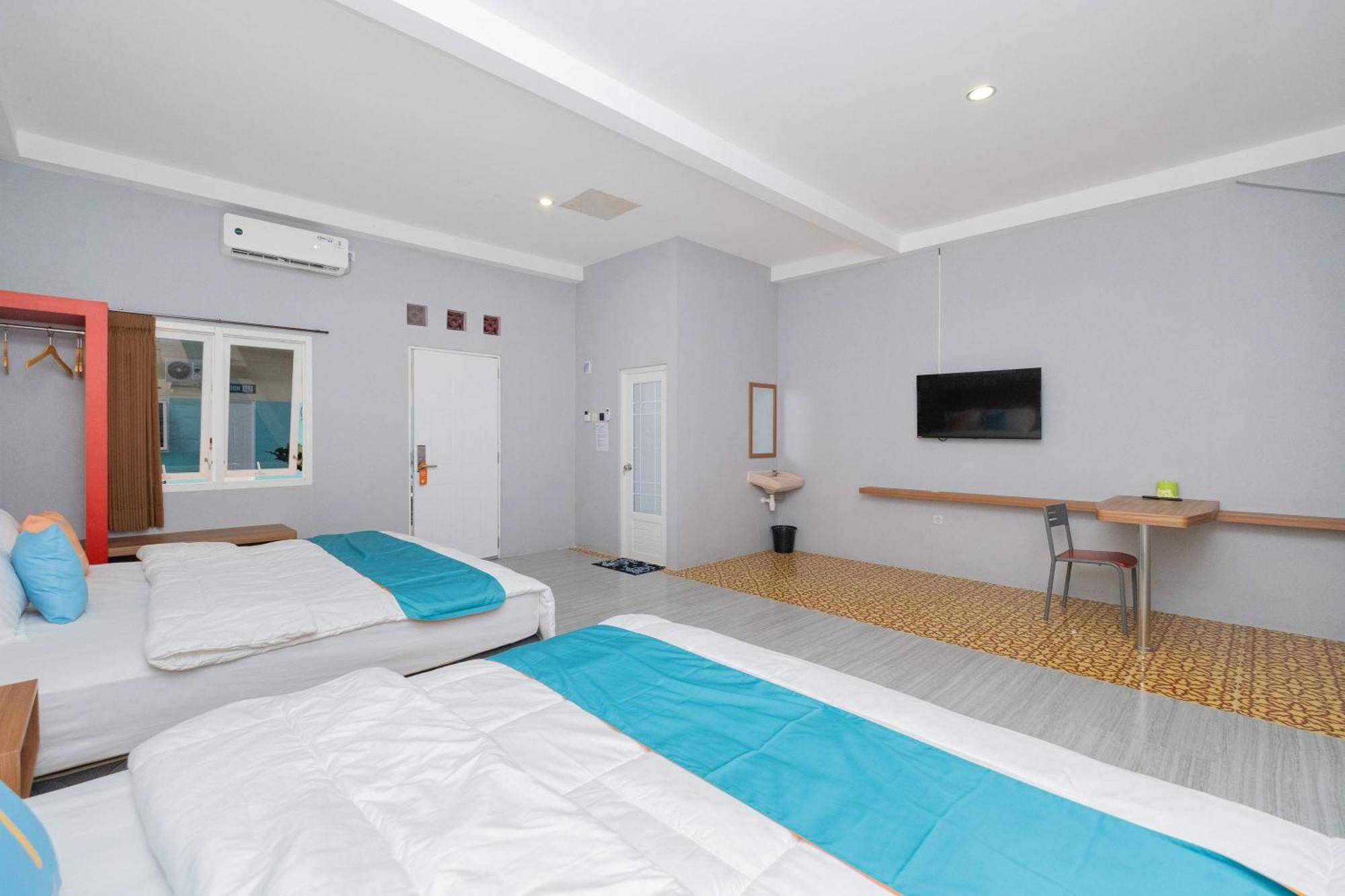 Sans Wm Hotel Blitar Extérieur photo