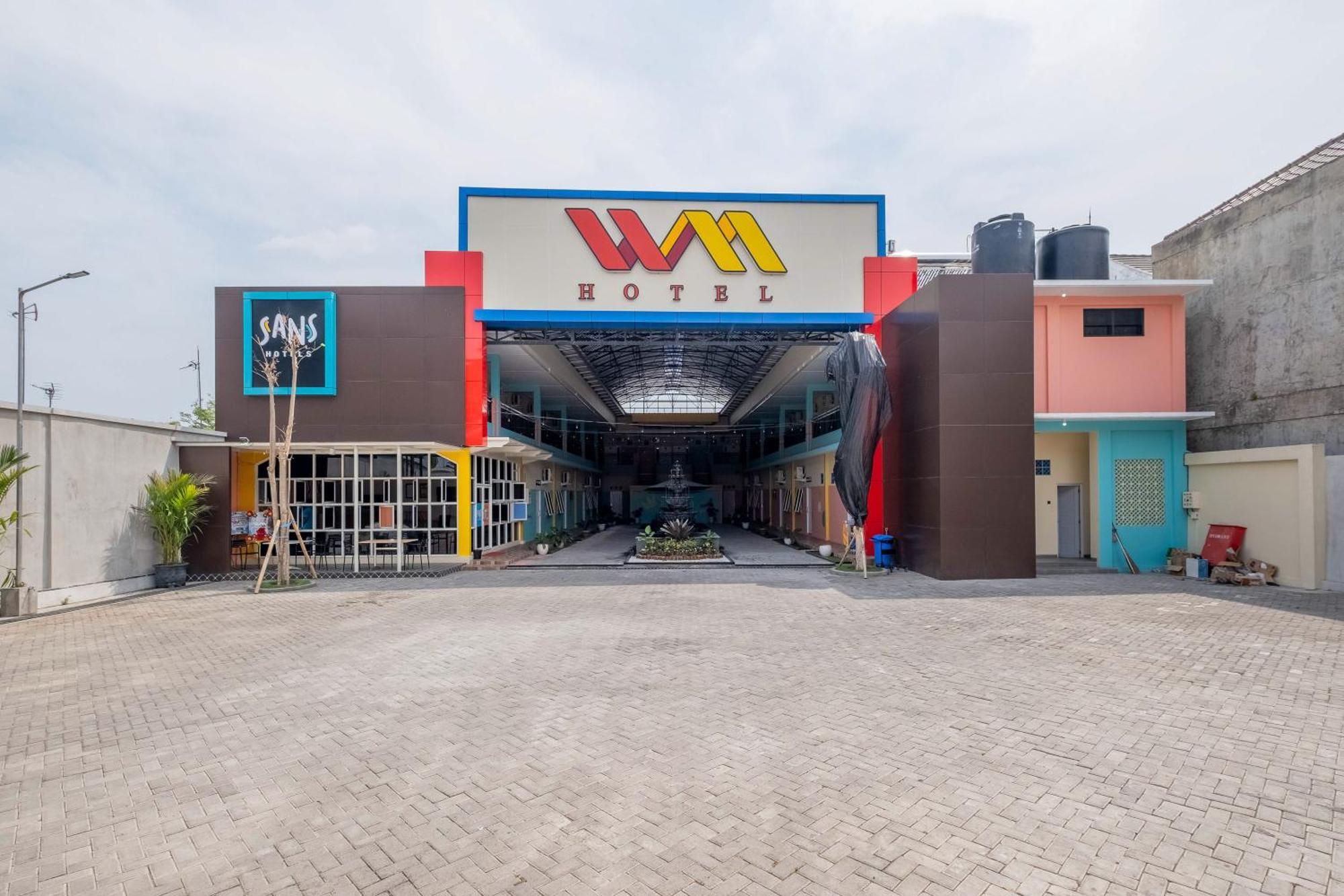 Sans Wm Hotel Blitar Extérieur photo