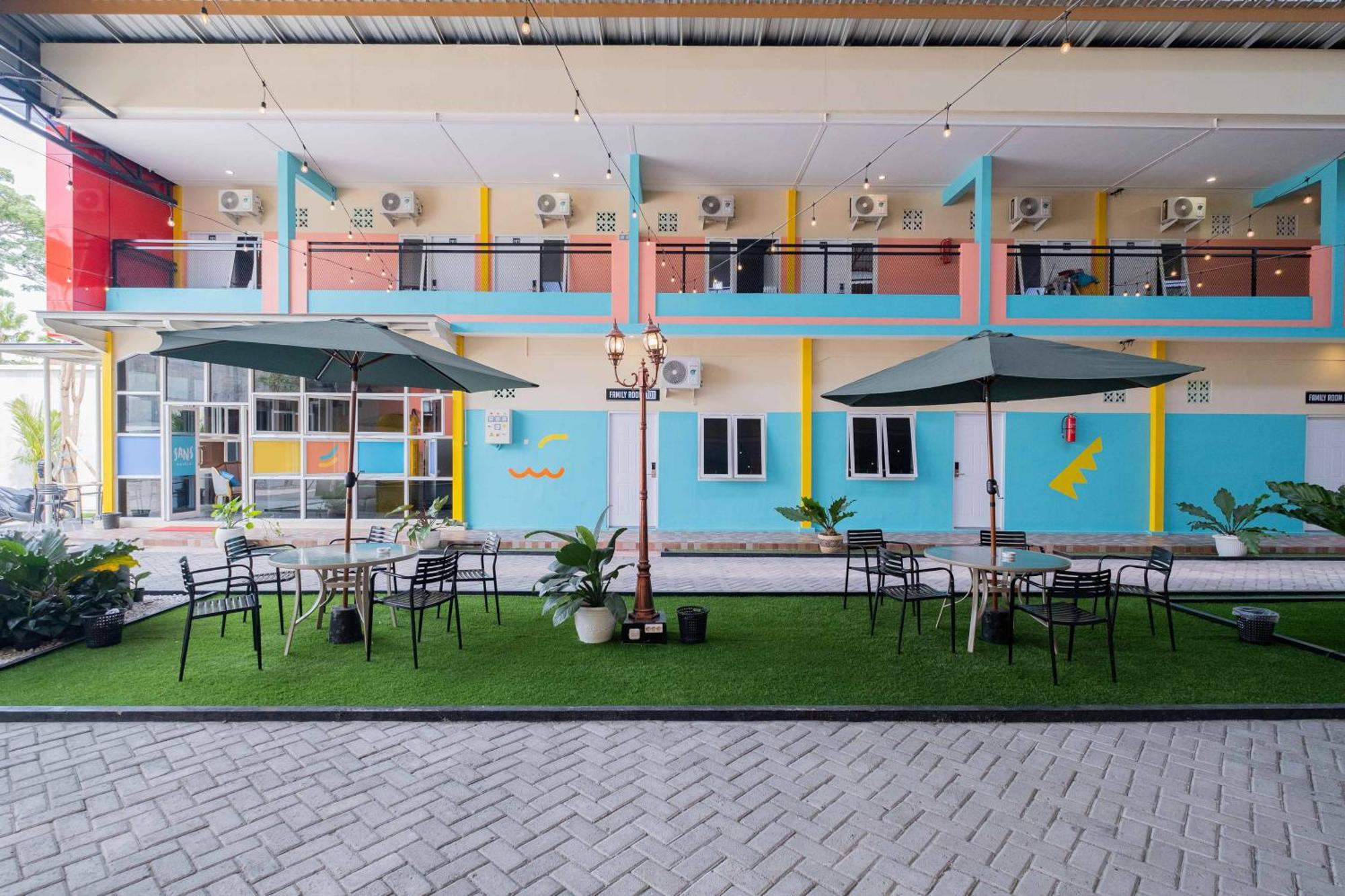 Sans Wm Hotel Blitar Extérieur photo