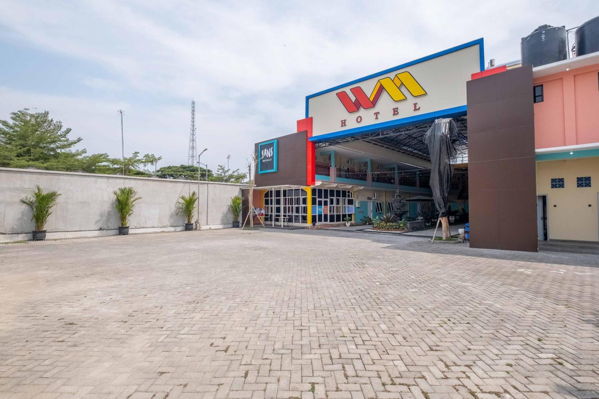 Sans Wm Hotel Blitar Extérieur photo